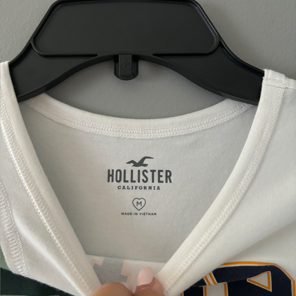 Cropped Split Color Hollister Tee - Picture 2 of 3